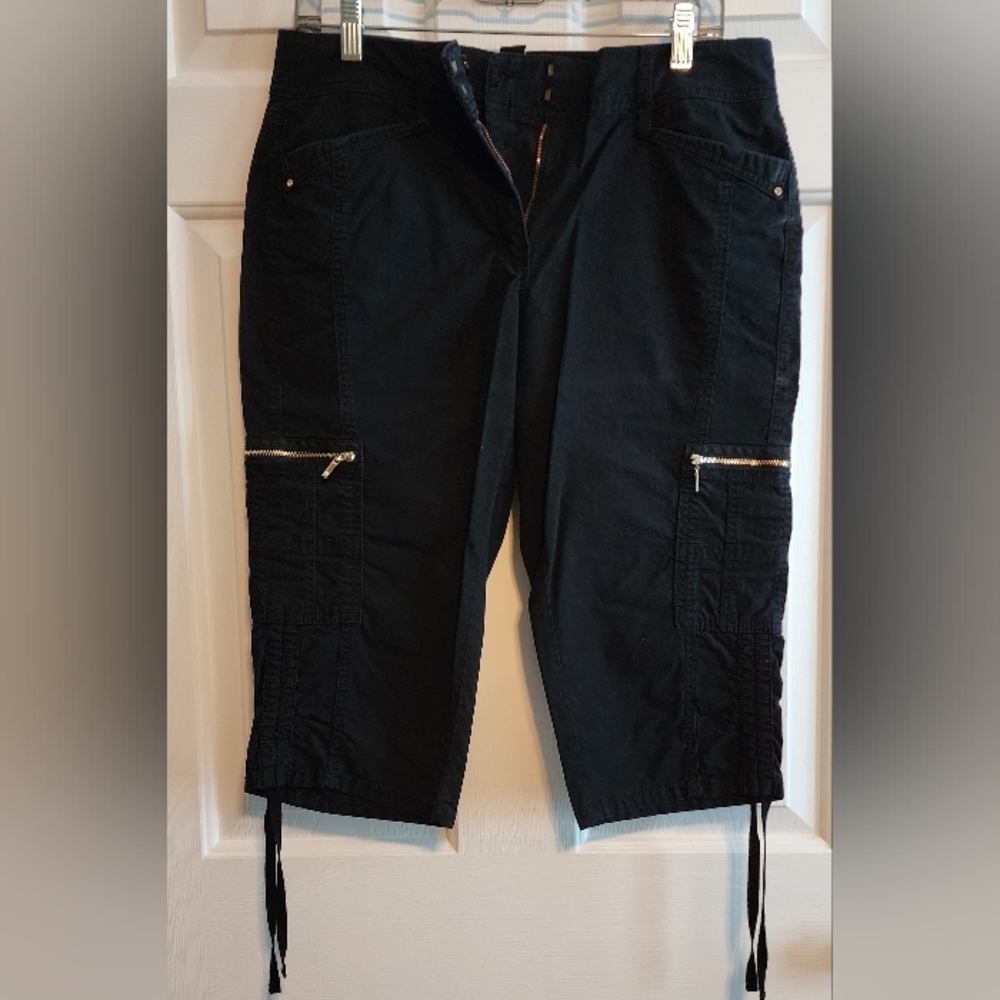 White House Black Market Black Capri Pants
